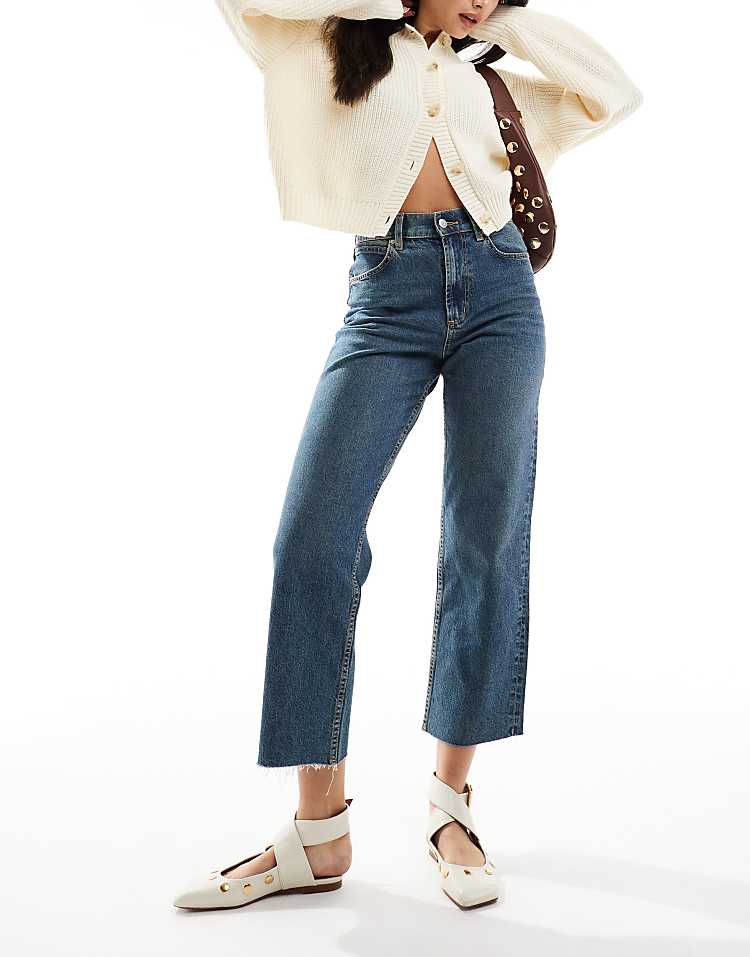 https://images.asos-media.com/products/asos-design-crop-comfort-stretch-straight-leg-jeans-in-dark-vintage-wash/206932838-1-darkdustytint?$n_750w$&wid=750&fit=constrain