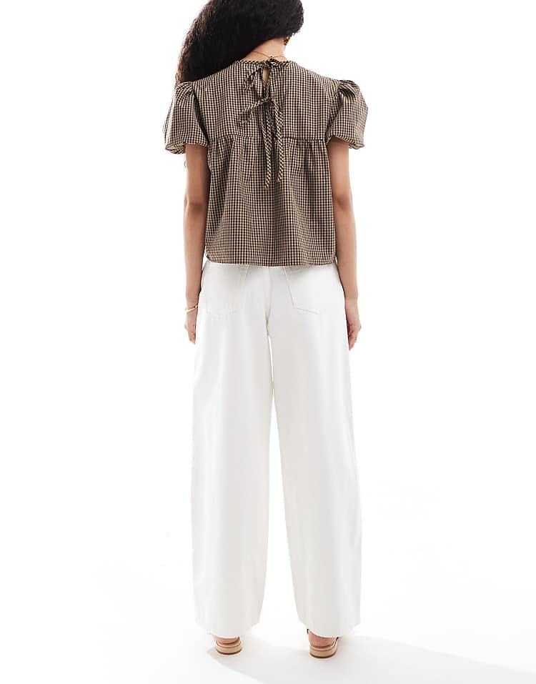 https://images.asos-media.com/products/miss-selfridge-petite-denim-baggy-jean-in-ecru/207008274-2?$n_750w$&wid=750&fit=constrain