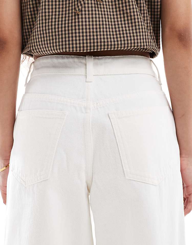 https://images.asos-media.com/products/miss-selfridge-petite-denim-baggy-jean-in-ecru/207008274-5?$n_750w$&wid=750&fit=constrain