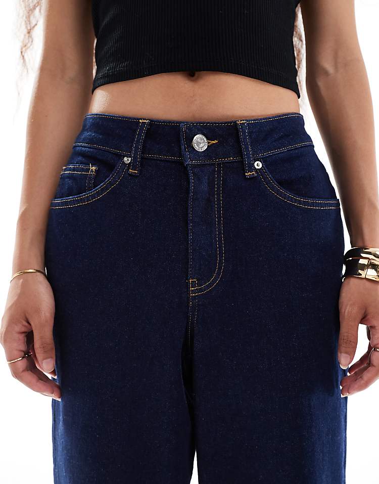 https://images.asos-media.com/products/miss-selfridge-petite-denim-baggy-jean-in-indigo/207008285-5?$n_750w$&wid=750&fit=constrain