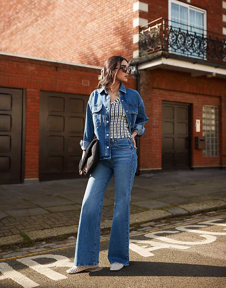 https://images.asos-media.com/products/levis-ribcage-bells-high-rise-flare-jeans-in-light-blue/207083320-1-blue?$n_750w$&wid=750&fit=constrain