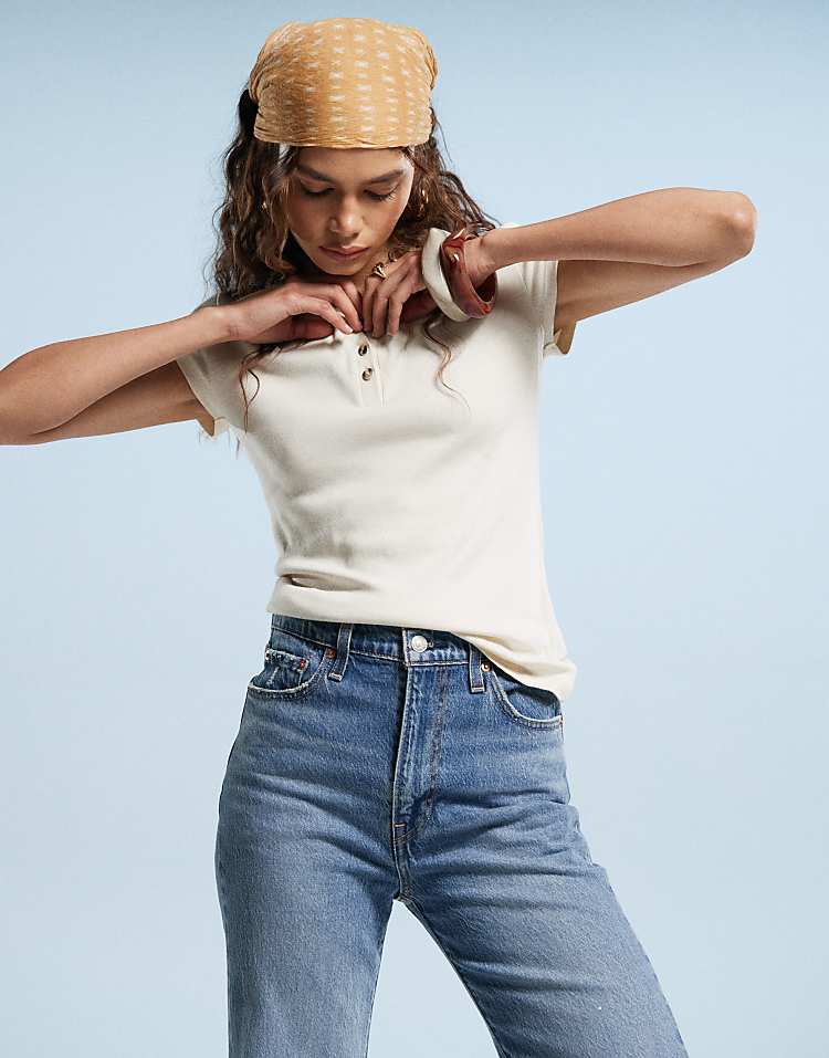 https://images.asos-media.com/products/levis-ribcage-bells-high-rise-flare-jeans-in-light-blue/207083320-3?$n_750w$&wid=750&fit=constrain