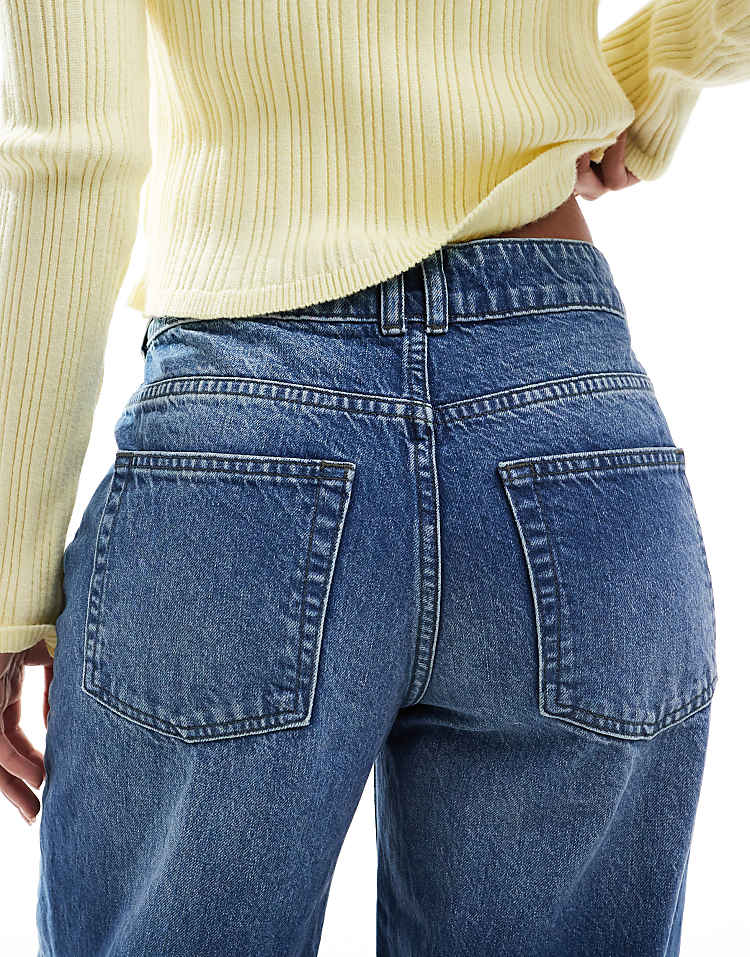https://images.asos-media.com/products/asos-design-baggy-jeans-in-mid-wash/207292990-4?$n_750w$&wid=750&fit=constrain
