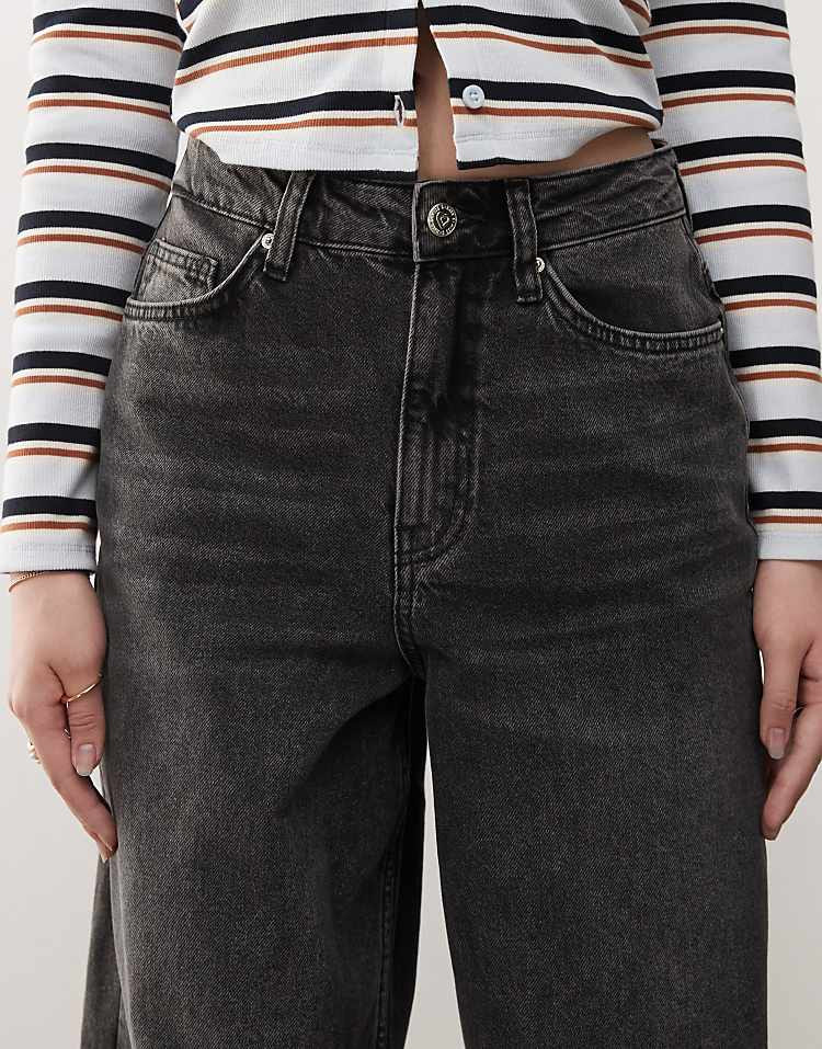 https://images.asos-media.com/products/miss-selfridge-baggy-jean-in-light-black-wash/207547189-5?$n_750w$&wid=750&fit=constrain