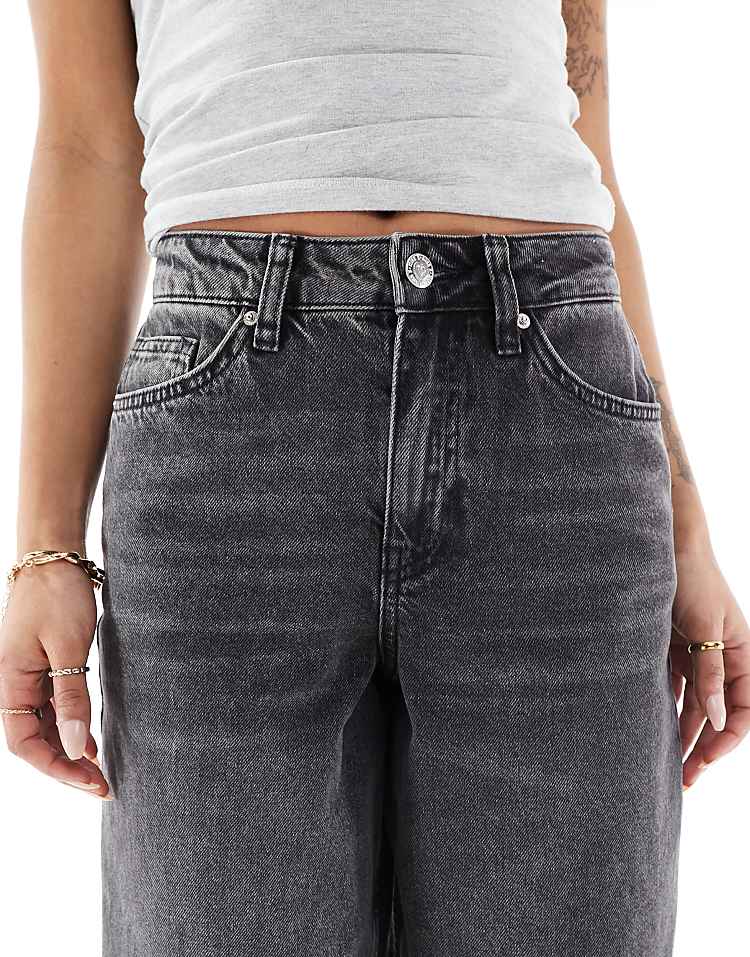 https://images.asos-media.com/products/miss-selfridge-petite-baggy-jean-in-light-black-wash/207547221-5?$n_750w$&wid=750&fit=constrain