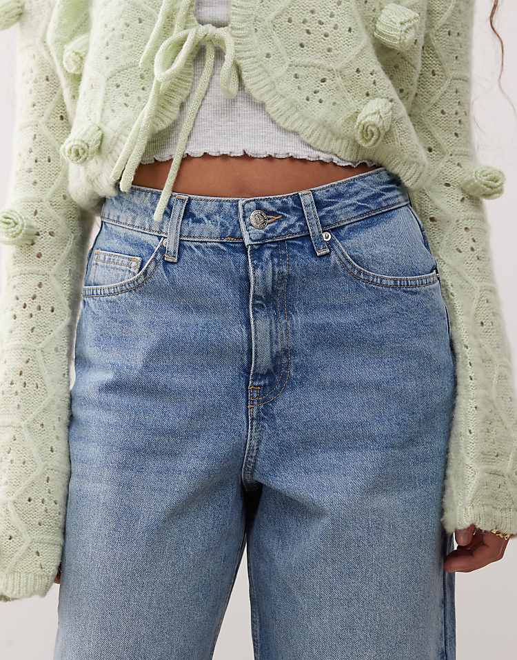 https://images.asos-media.com/products/miss-selfridge-baggy-jean-in-mid-blue-wash/207547317-5?$n_750w$&wid=750&fit=constrain