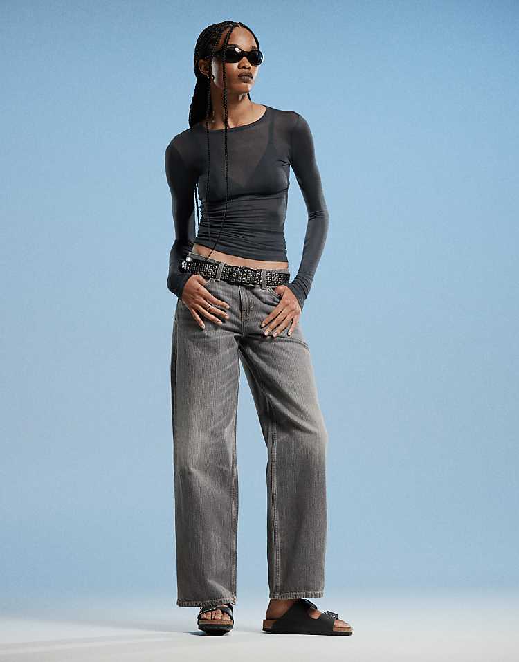https://images.asos-media.com/products/weekday-ample-low-waist-baggy-fit-jeans-in-washed-grey/207694543-4?$n_750w$&wid=750&fit=constrain