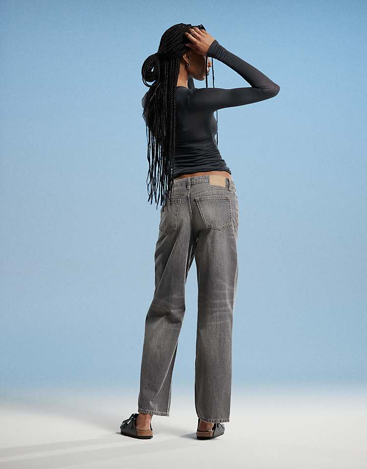 https://images.asos-media.com/products/weekday-ample-low-waist-baggy-fit-jeans-in-washed-grey/207694543-5?$n_750w$&wid=750&fit=constrain