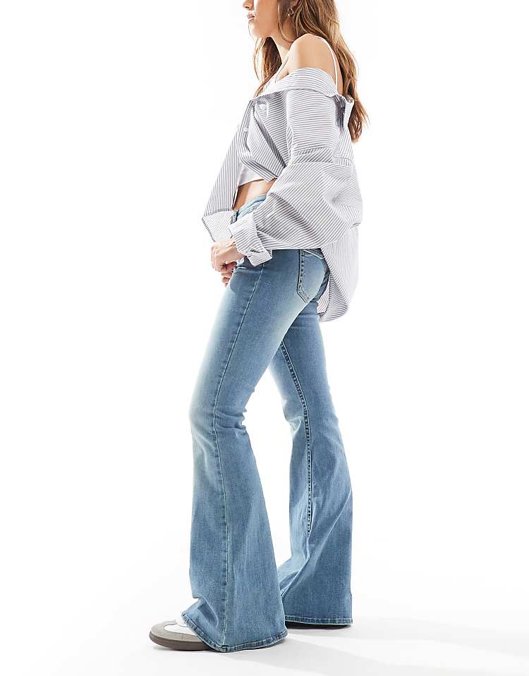https://images.asos-media.com/products/stradivarius-low-rise-flare-jean-in-mid-blue/207743057-3?$n_750w$&wid=750&fit=constrain