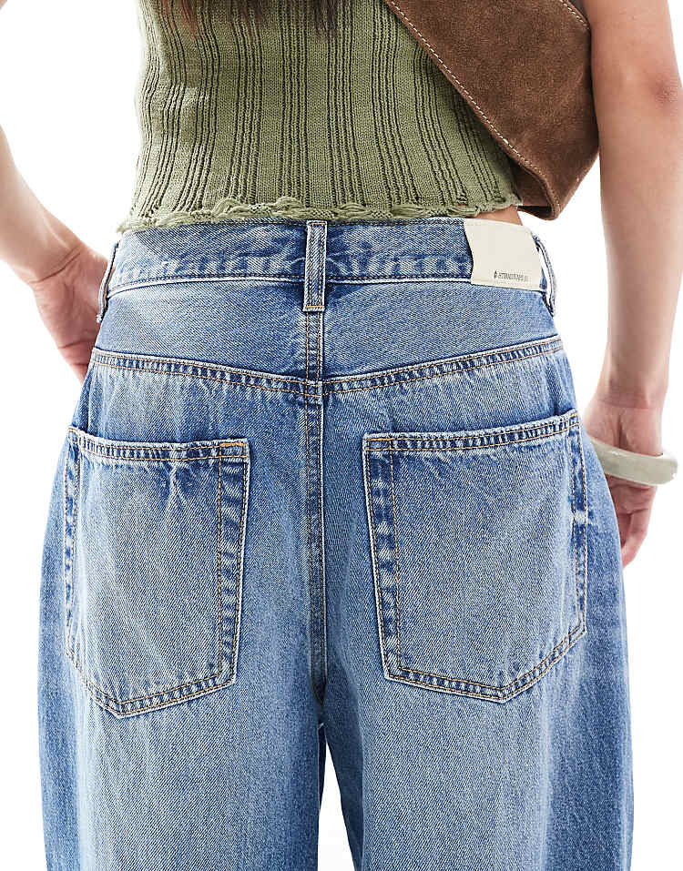 https://images.asos-media.com/products/stradivarius-d88-low-rise-baggy-jean-in-dark-wash/207954547-4?$n_750w$&wid=750&fit=constrain