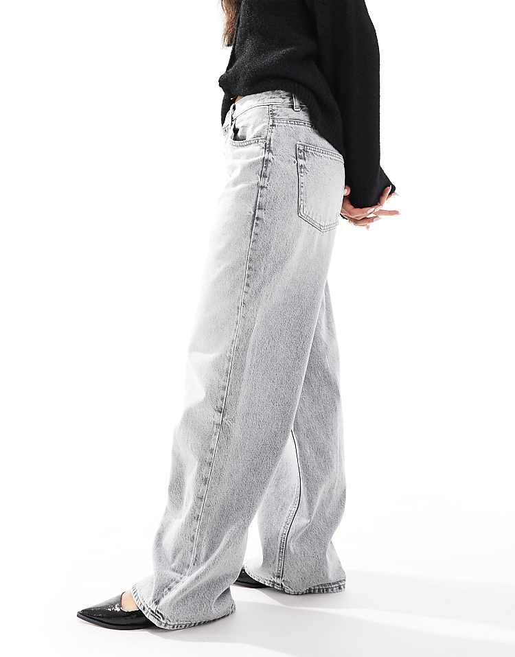 https://images.asos-media.com/products/stradivarius-d88-wide-baggy-jean-in-grey-wash/207954691-2?$n_750w$&wid=750&fit=constrain