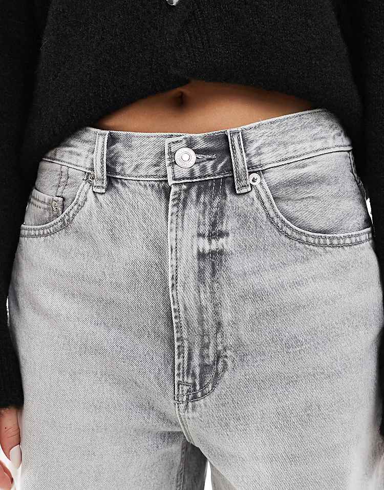 https://images.asos-media.com/products/stradivarius-d88-wide-baggy-jean-in-grey-wash/207954691-4?$n_750w$&wid=750&fit=constrain
