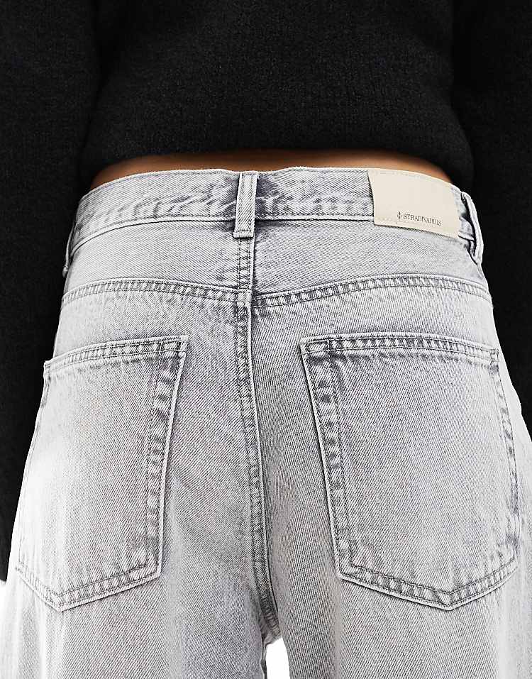 https://images.asos-media.com/products/stradivarius-d88-wide-baggy-jean-in-grey-wash/207954691-5?$n_750w$&wid=750&fit=constrain