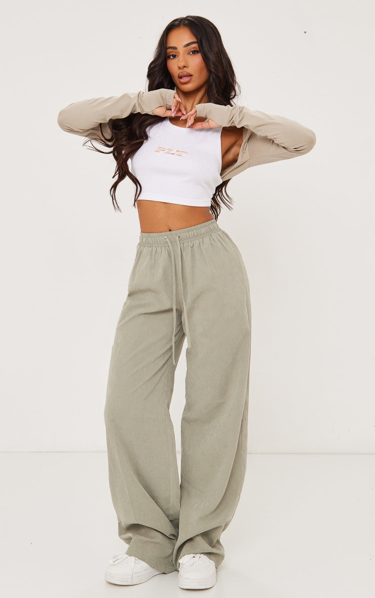 https://cdn-img.prettylittlething.com/5/7/5/7/575783d8051d82151a1ec12a6926c054a88c28d7_CNF8694_1_petite_pale_green_peach_skin_cargo_trousers.jpg