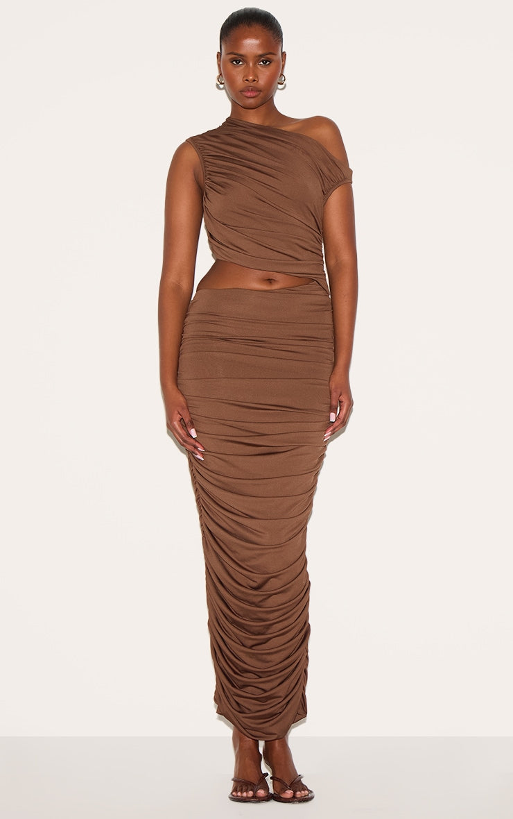 https://cdn-img.prettylittlething.com/7/b/d/1/7bd1a8ba53ed537105e9e0542303e0323980eb35_CNL9989_1_plt_label_chocolate_one_shoulder_ruched_cut_out_maxi_dress.jpg
