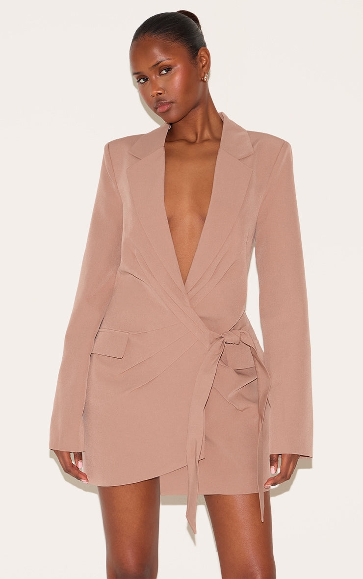 https://cdn-img.prettylittlething.com/8/1/f/0/81f0d6c4d005346780202150412d336ebb7f0c86_CNM0108_1_taupe_plunge_tie_side_blazer_dress.jpg