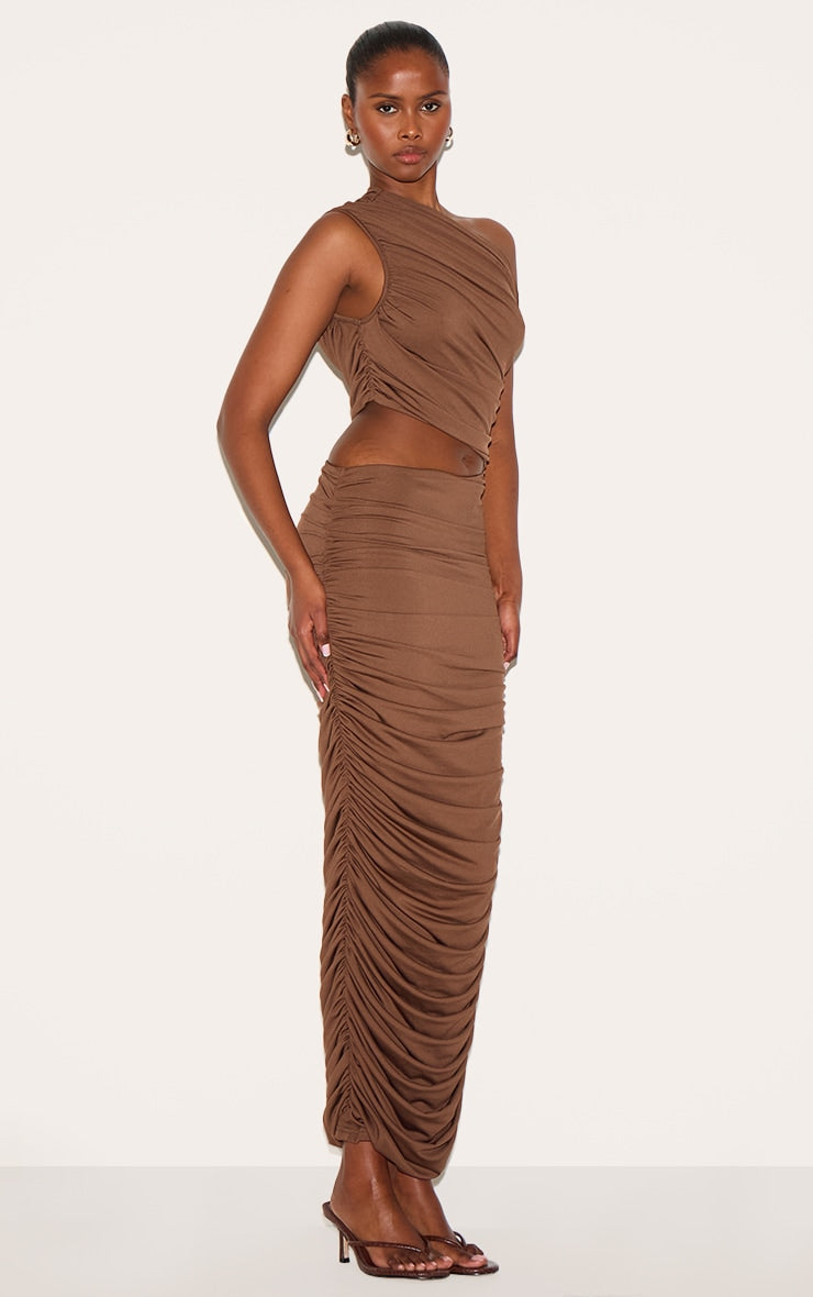 https://cdn-img.prettylittlething.com/d/8/b/b/d8bbeb989e8a1b52bcaa07eb5c1bf13481c54ac7_CNL9989_3_plt_label_chocolate_one_shoulder_ruched_cut_out_maxi_dress.jpg