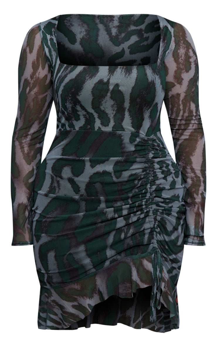 https://cdn-img.prettylittlething.com/d/8/f/6/d8f647999a540062e2c8c0a20af7625c9e7988ab_cnc8695_5.jpg