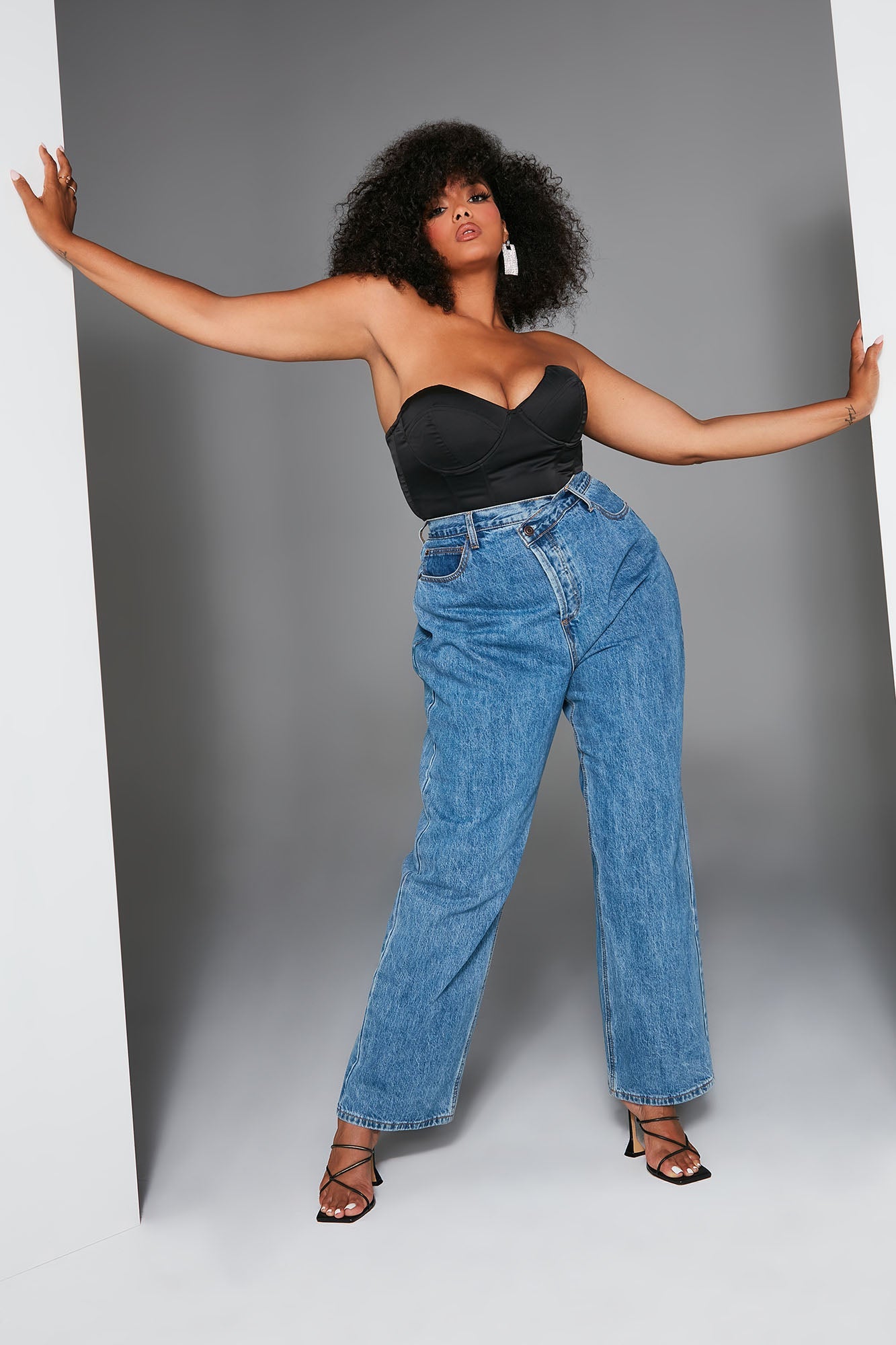 Crossover Straight Leg Jeans - Medium Wash - HCWP