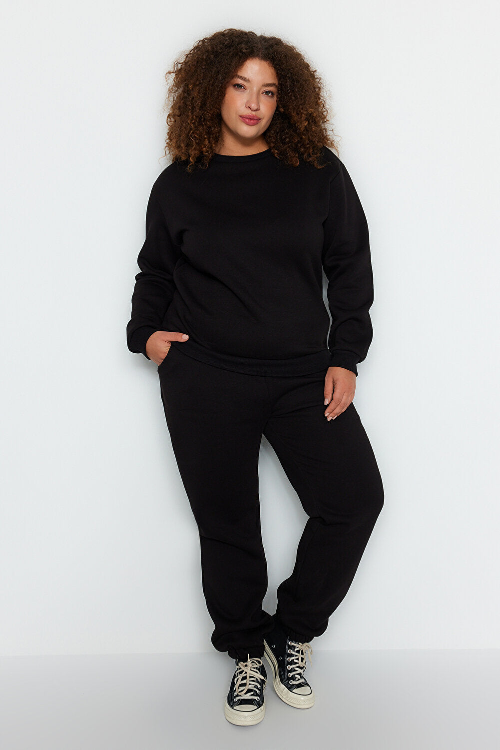 Trendyol Curve Große Größen in Sweatsuit Set - Schwarz - Relaxed Fit - HCWP