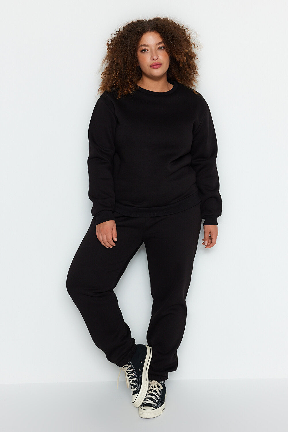 Trendyol Curve Große Größen in Sweatsuit Set - Schwarz - Relaxed Fit - HCWP