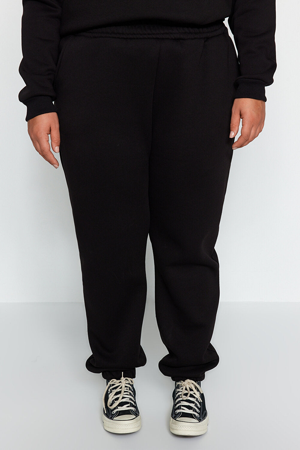 Trendyol Curve Große Größen in Sweatsuit Set - Schwarz - Relaxed Fit - HCWP