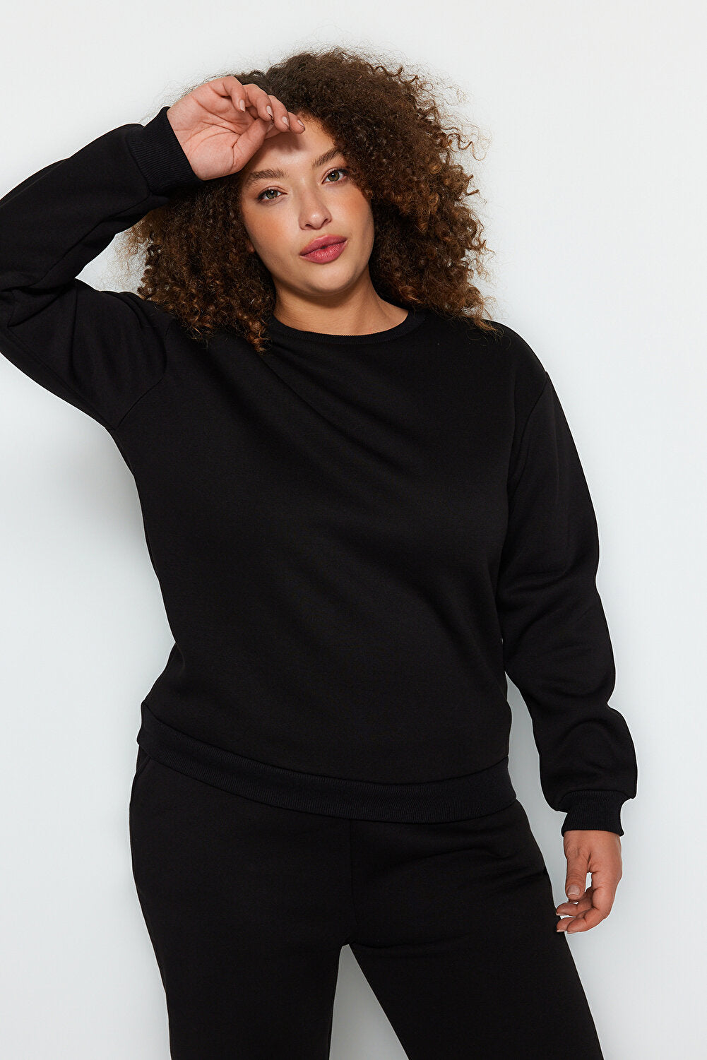 Trendyol Curve Große Größen in Sweatsuit Set - Schwarz - Relaxed Fit - HCWP