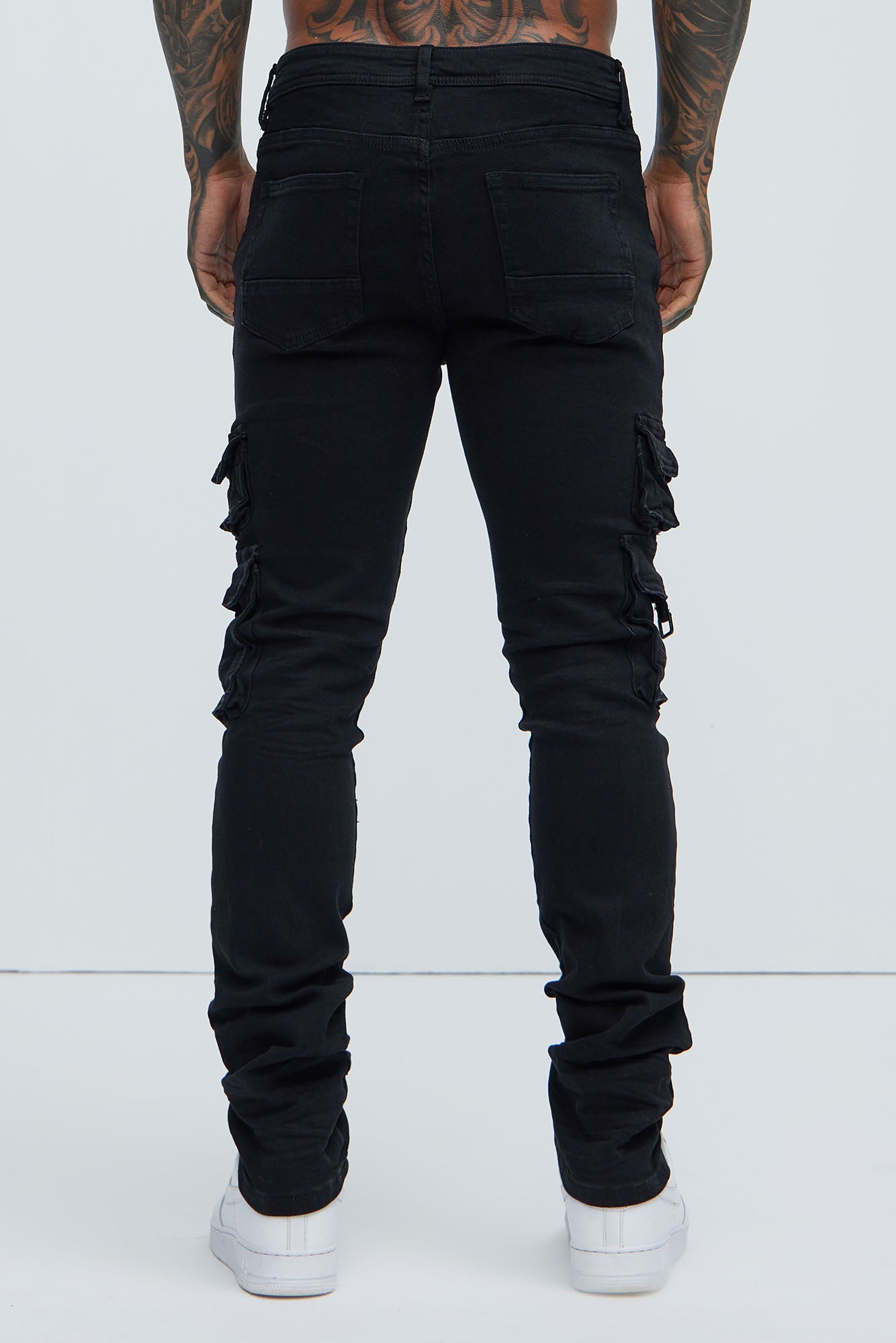 https://cdn.shopify.com/s/files/1/0293/9277/files/04-09-24_S7_44_KARDEN_Black_P_CZ_DJ_10-56-22_41929_BH.jpg?v=1712857567