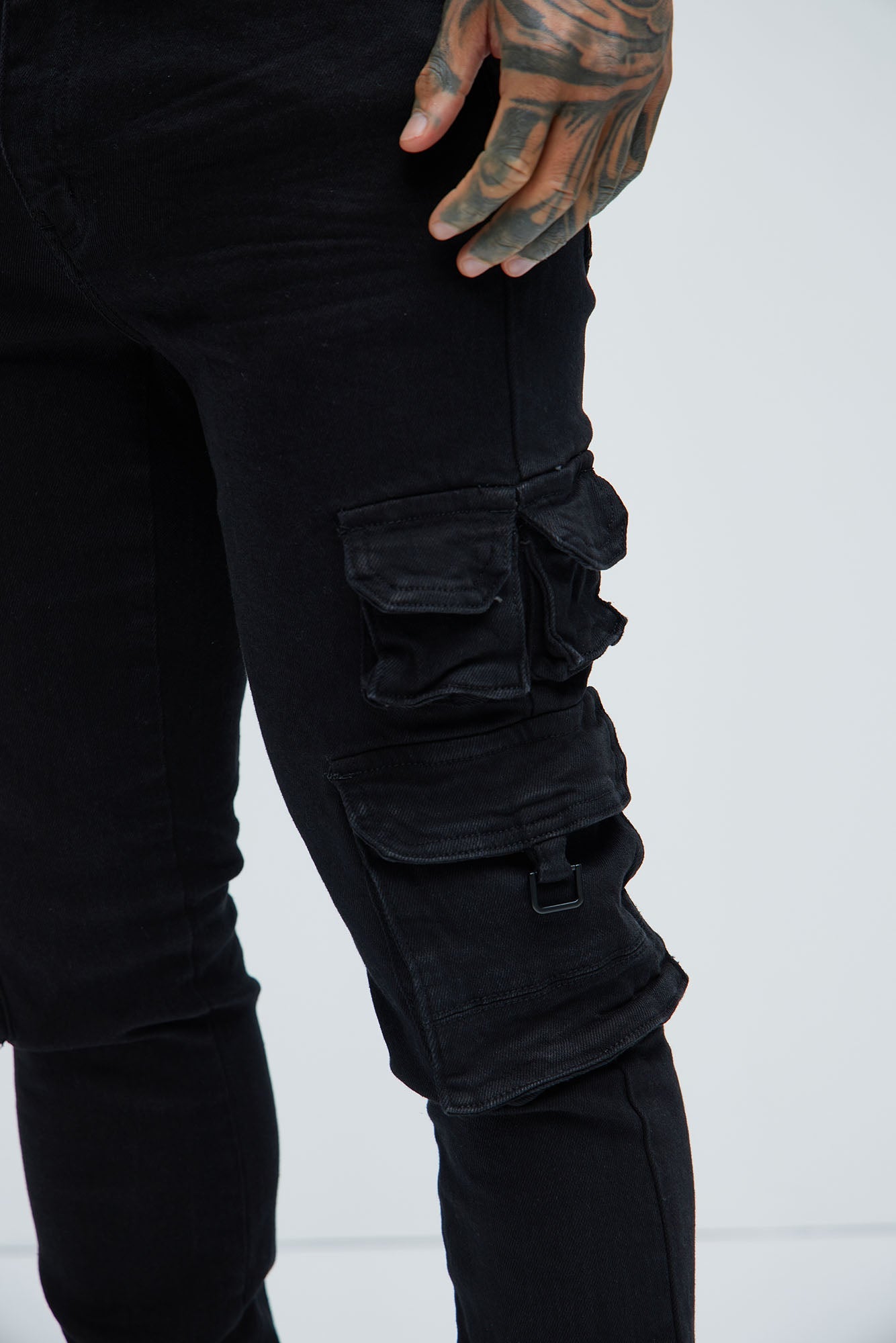 https://cdn.shopify.com/s/files/1/0293/9277/files/04-09-24_S7_44_KARDEN_Black_P_CZ_DJ_10-56-22_41930_BH.jpg?v=1712857567