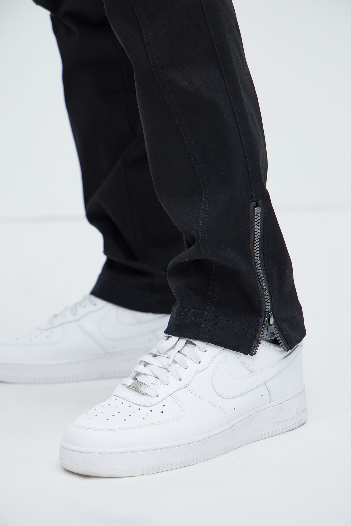 https://cdn.shopify.com/s/files/1/0293/9277/files/08-14-24_S7_42_SS24B1486_Black_CZ_DJ_11-36-51_55047_CM.jpg?v=1723758342