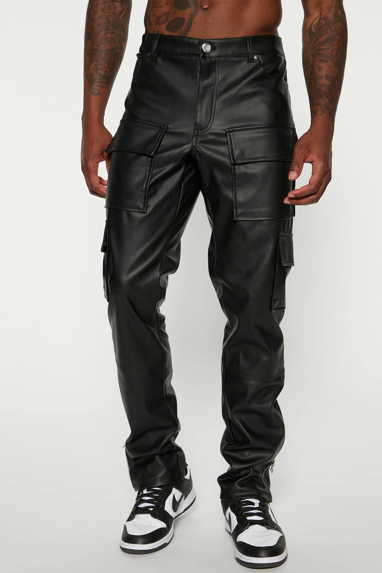 https://cdn.shopify.com/s/files/1/0293/9277/products/08-25-22Studio5_RD_CC_08-59-18_16_FNMK302_Black_4633_JB.jpg?v=1668821271