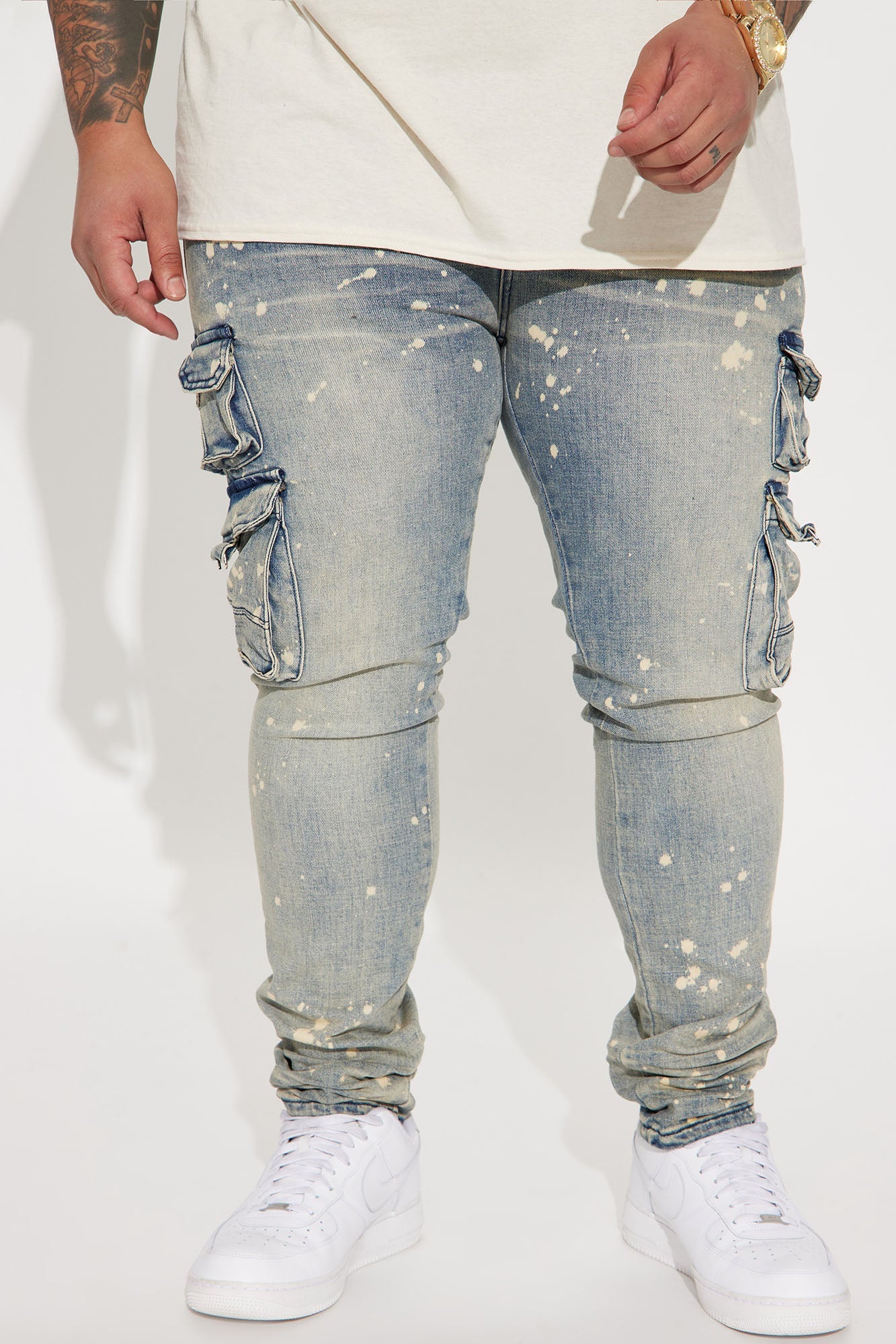 https://cdn.shopify.com/s/files/1/0293/9277/products/11-18-22Studio6_RM_SH_10-49-18_25_KARDENLT_MediumWash_0603_PLUS_ES.jpg?v=1698949476