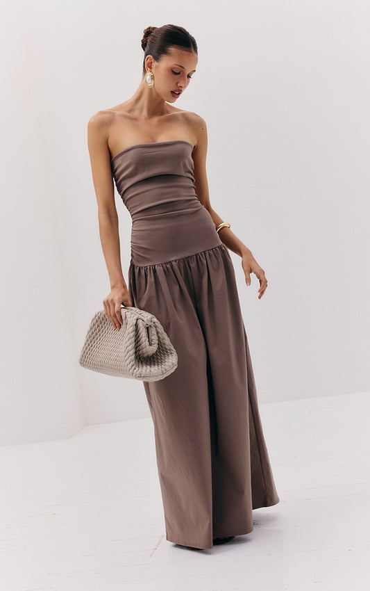 https://cdn-img.prettylittlething.com/1/5/0/e/150e4846509b0cbff4e6c1454d098cb5cd22827f_CNM8730_1_taupe_stretch_woven_bandeau_ruched_maxi_dress.jpg