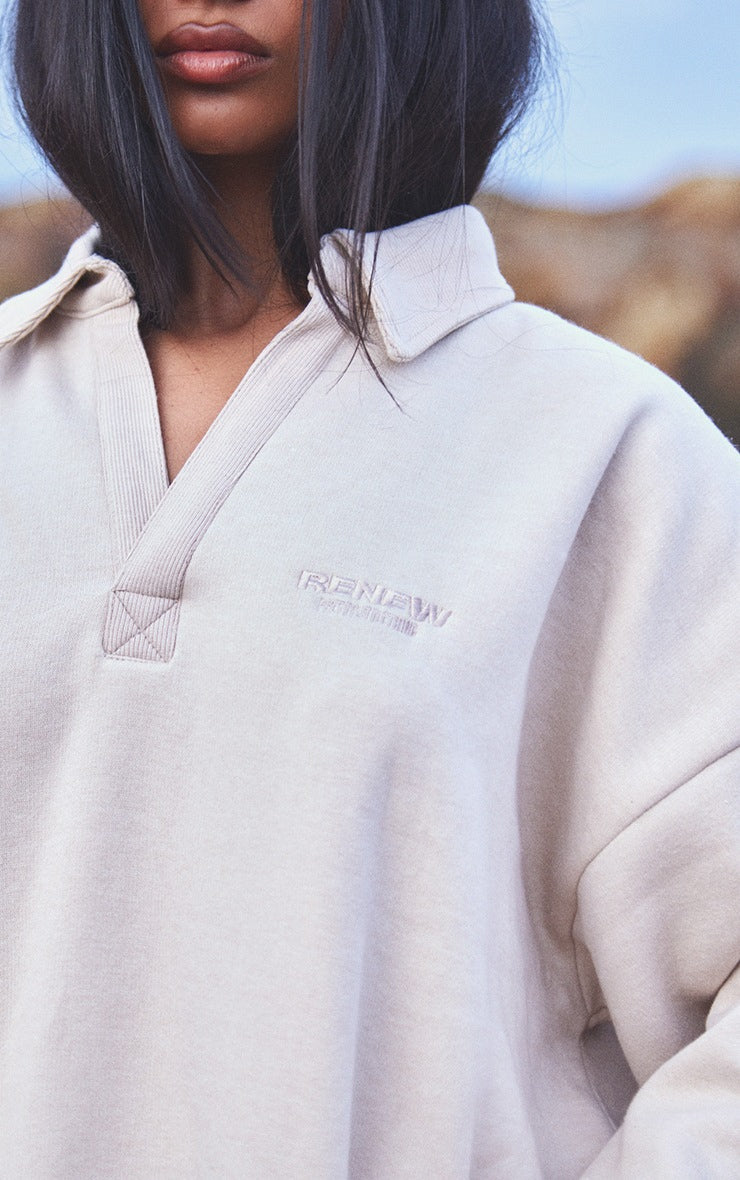 https://cdn-img.prettylittlething.com/1/6/a/f/16af39b619b5313865191d9493caede2c2a3b9d3_CNE5452_4_oatmeal_embroidered_oversized_fit_collar_sweatshirt.jpg