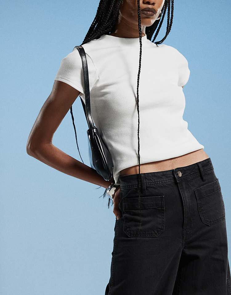 https://images.asos-media.com/products/mango-gold-button-wide-leg-jean-in-black/207881376-5?$n_750w$&wid=750&fit=constrain