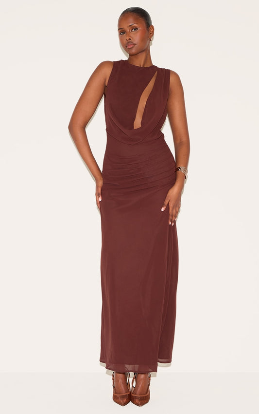 https://cdn-img.prettylittlething.com/4/d/a/0/4da0a944864bf2746c881eb3c61441c7e10a8a8e_CNM5969_1_chocolate_chiffon_keyhole_ruched_detail_maxi_dress.jpg