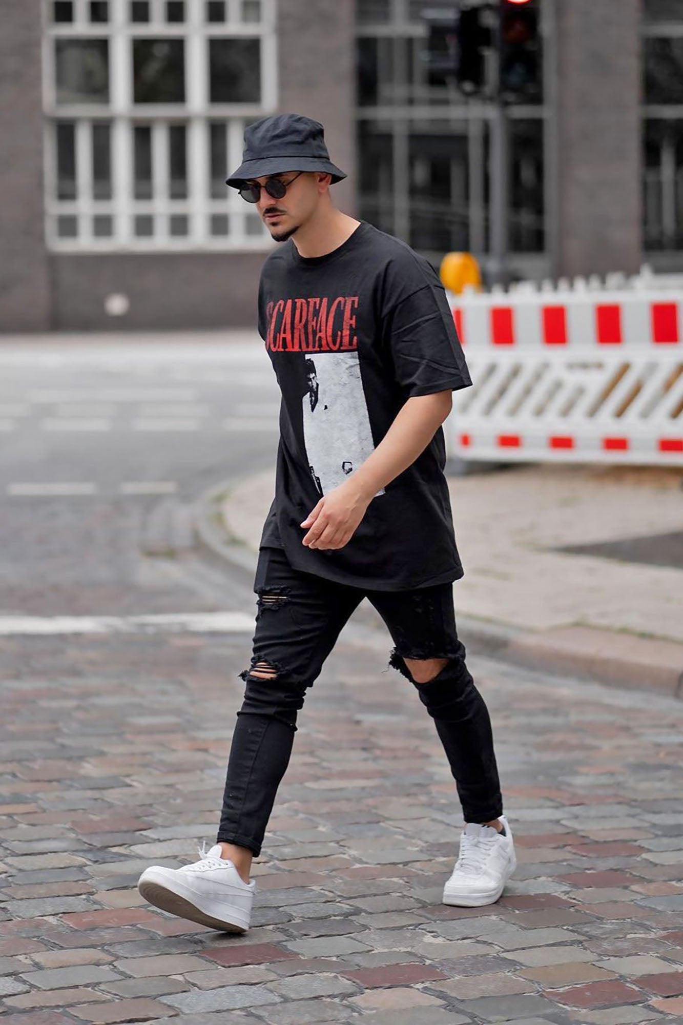 https://cdn.shopify.com/s/files/1/0293/9277/products/IAin_tComingHomeSkinnyJean-Black_MER_cafcbbc1-8928-4f0f-9ff8-7a7302d5026d.jpg?v=1698855930