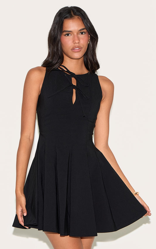 https://cdn-img.prettylittlething.com/c/3/a/3/c3a392ca6619889b8968f97cdec43064ee9ee75b_CNM7515_1_black_tie_bow_detail_shift_dress.jpg