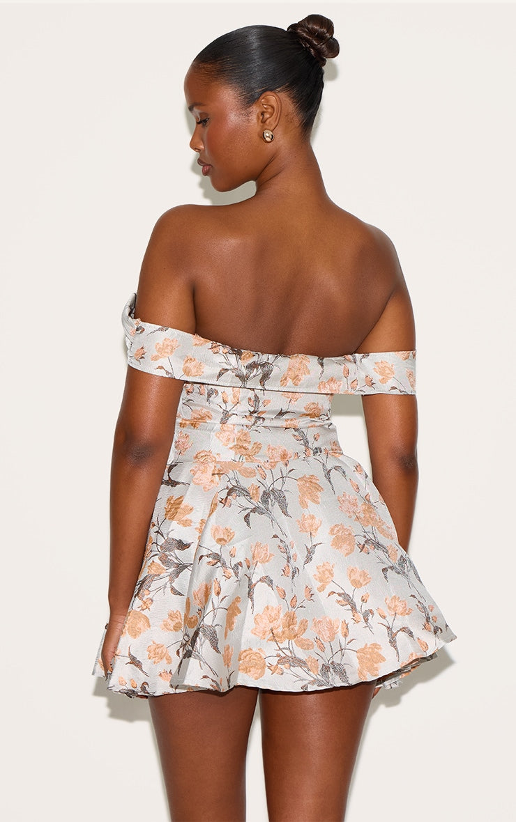 https://cdn-img.prettylittlething.com/c/7/0/6/c706e23a000da5e07e4e6b09c11ac337c2930315_CNL9030_2_blue_bardot_jacquard_shift_dress.jpg