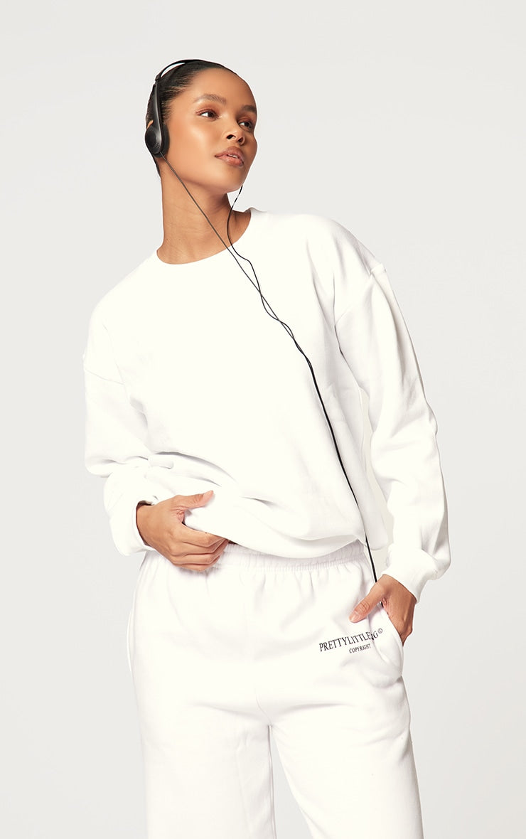 https://cdn-img.prettylittlething.com/e/a/b/1/eab1a8d3c33cbfc3f9781b4c09db830ff1664d8d_cng1409_4.jpg