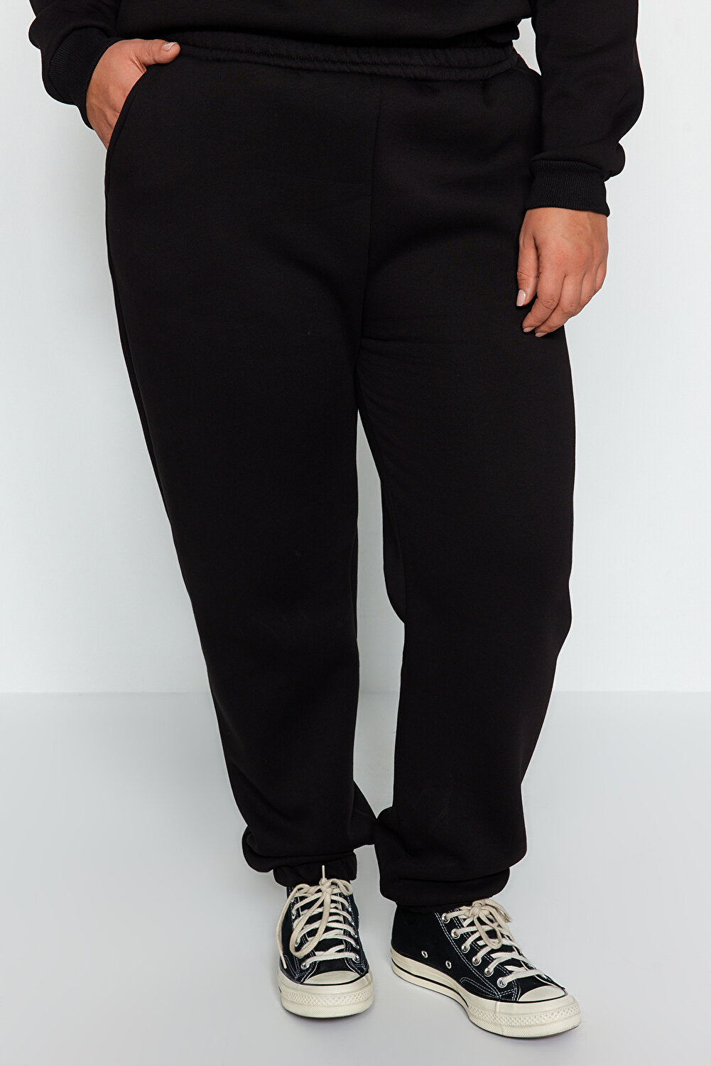 Trendyol Curve Große Größen in Sweatsuit Set - Schwarz - Relaxed Fit - HCWP 